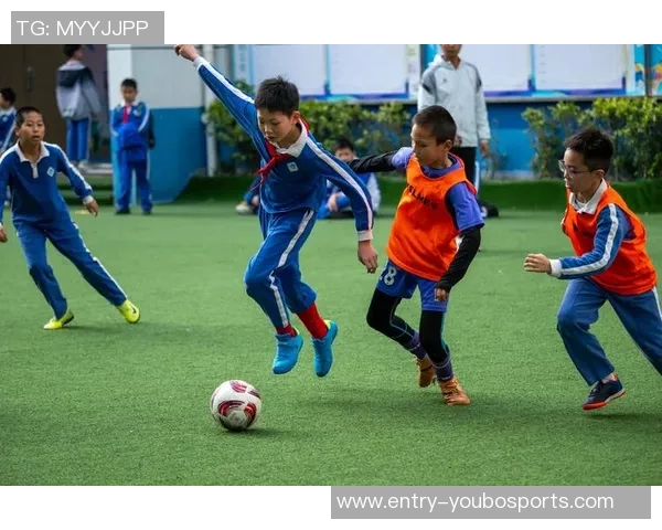 小孩学习足球的好处与注意事项探讨,助力孩子健康成长与全面发展