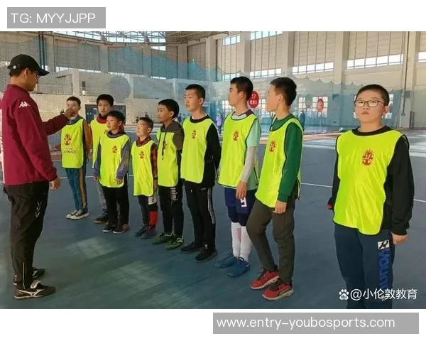 我们小区体能训练与足球活动的完美结合促进孩子们的健康成长与团队精神 我们小区体能训练与足球活动的完美结合促进孩子们的健康成长与团队精神